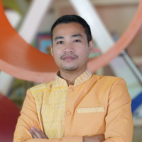นายพีรพัฒน์